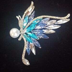 (NWOT) Gorgeous Rhinestone /Pearl Brooch